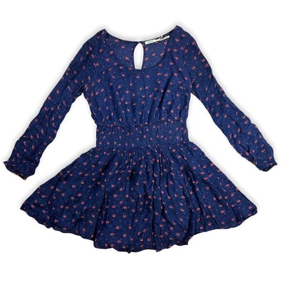 👗 UO Kimchi Blue Isabella Smocked Mini Floral Dress Navy Blue M - Picture 2 of 8